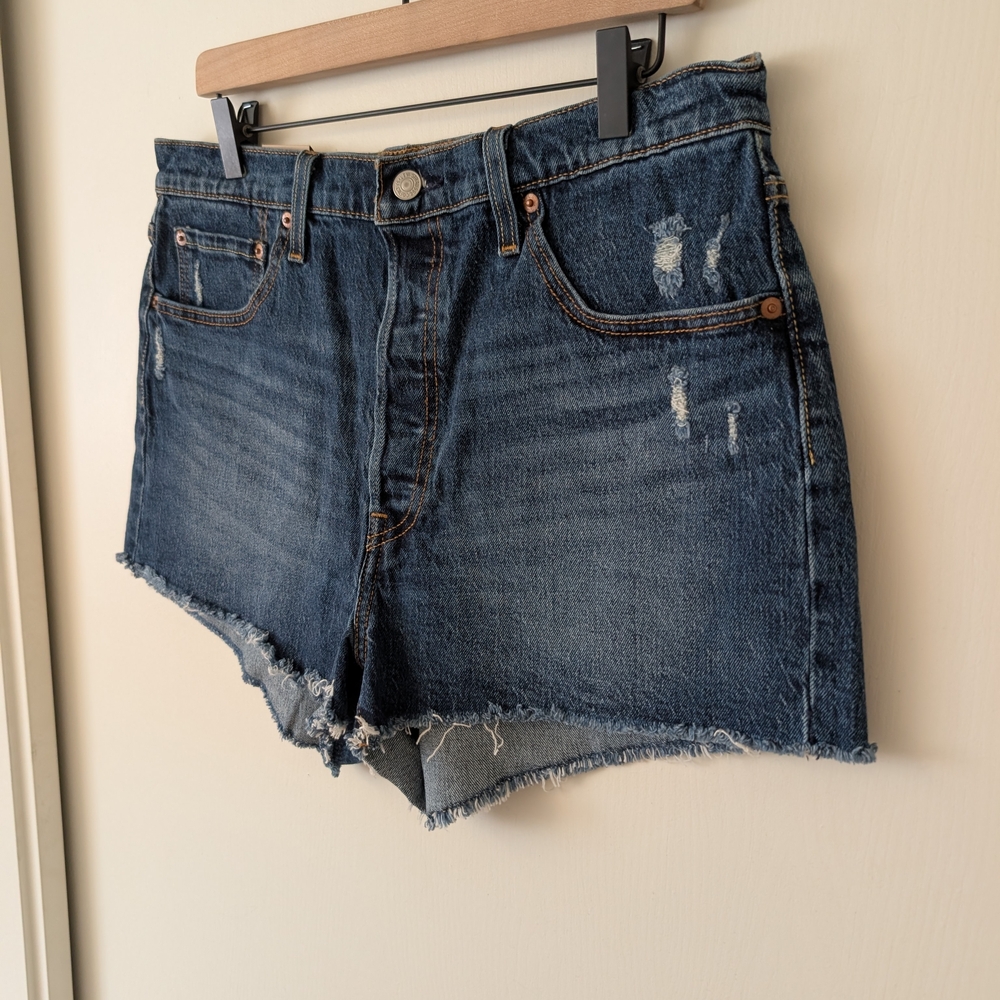 Levi's 501 Womens 33 Jean Shorts Denim Cut Offs NWT Casual Classic Summer - Picture 3 of 6